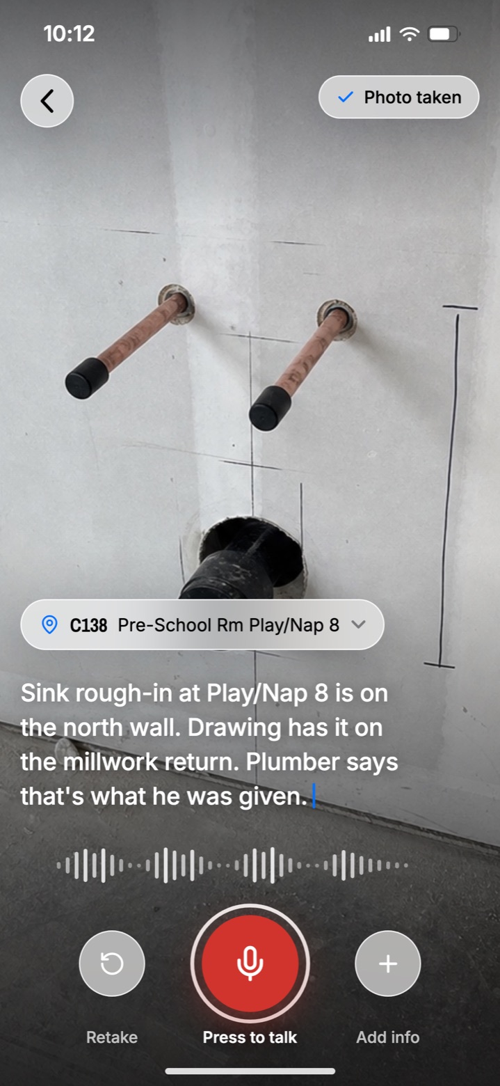Walk & Talk in the Field Agent App: a voice memo transcribed and pinned to room C138 on the drawing